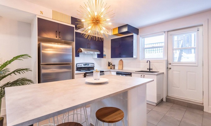 Francois-Perrault Apartment | Sweet Dreams Await at Strawberry Stays! Rated 10/10