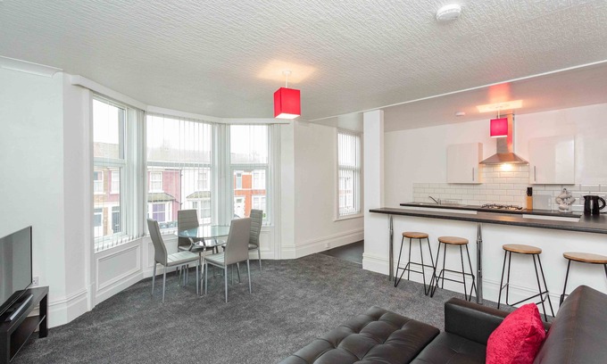 South Shore Apartment | Oceanfront Strawberry Suite - 3 Bedroom Family Retreat