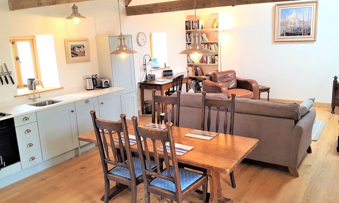 Hele House | Strawfields: Cozy Cottage Steps from the Sea with Games Barn