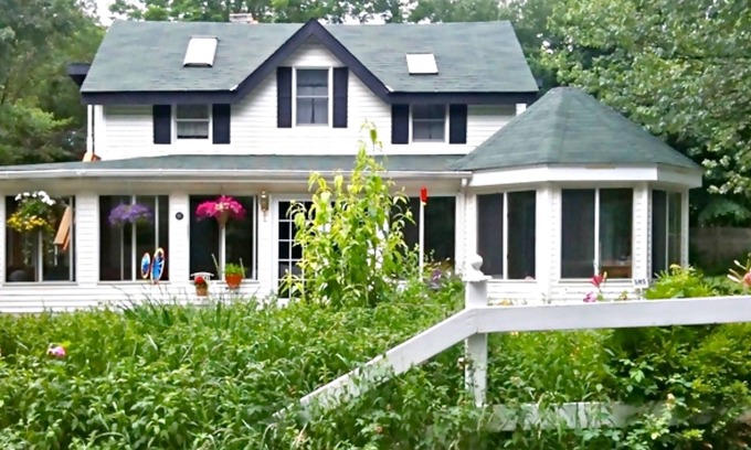 Palenville House | Idyllic Stream Side Retreat with Waterfalls & Spa Amenities