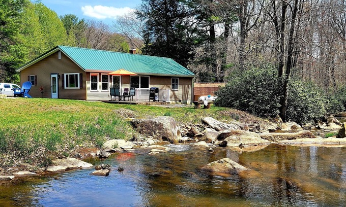 Farmington Cabin | Family-Friendly Streamside Retreat Near Ohiopyle - 9.8/10 Rating!