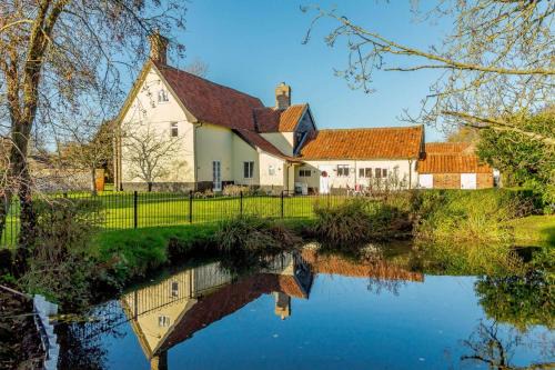 Metfield House | Pet-Friendly Street Farm-Metfield: Ideal for Family Stays