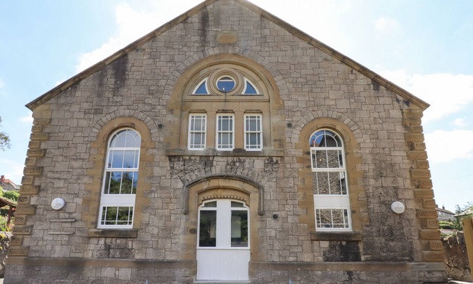 Dyserth Cottage | Inviting Pet-Friendly Holiday Cottage with Ocean Views