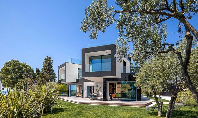 Fazana Villa | Elegant Beachfront Istria Villa with Pool & Spa Amenities