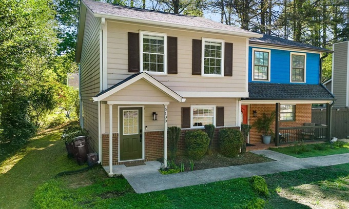 Alpharetta House | Explore Downtown Alpharetta and Avalon with Pet-Friendly Stay
