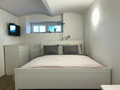 Breclav Apartment | Pet-Friendly Retreat at Stromořadní 17 - Rated 8.7/10