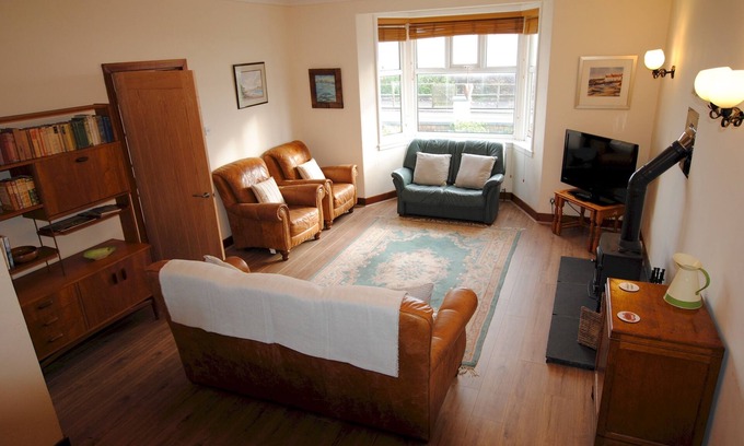 Pittenweem House | Stronvar: Coastal Retreat with Spectacular Sea Views