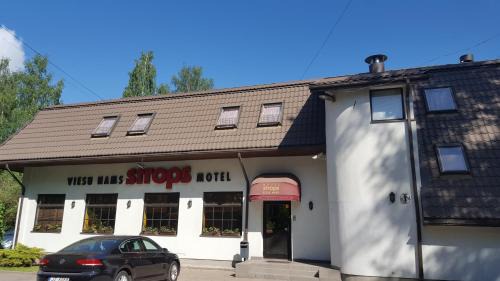 Latgale Suburb House | Strops: Pet-Friendly Haven with Pool and Breakfast