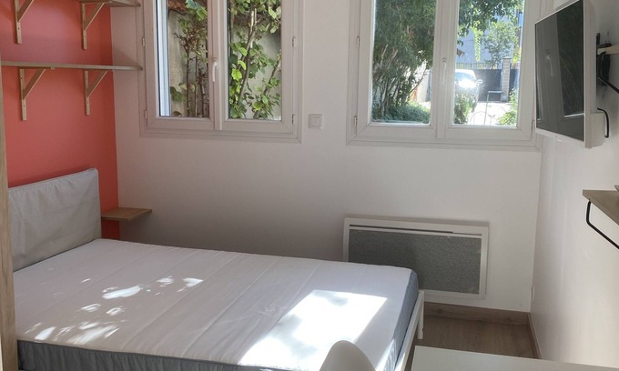 Adamville Bed & Breakfast | Convenient Studette Just 15 Minutes from RER A
