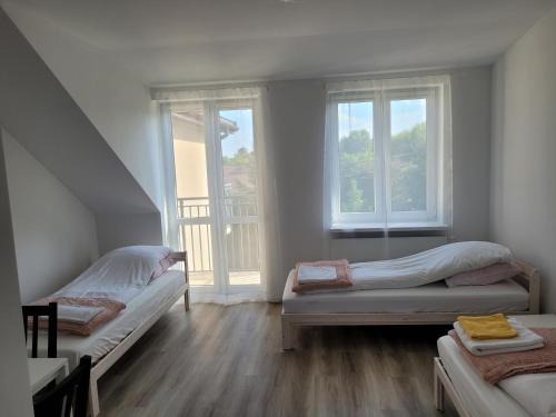 Piastow Apartment | Family-Friendly Retreat at Studia Fredry 8