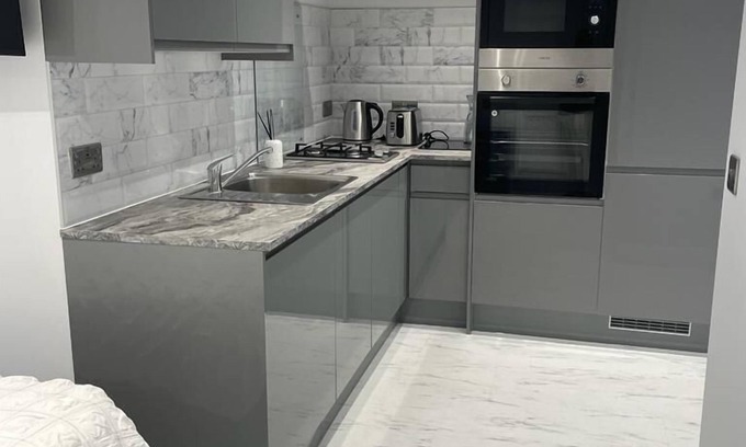 Milton Keynes Apartment | Cozy Studiio Apartment at Grange Farm in Milton Keynes