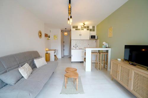 Juan-les-Pins Apartment | Steps from the Beach: Studio in Juan les Pins, Rated 9.8