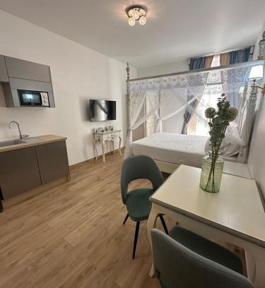 Centre Historique Apartment | Cozy Studio à Baldaquin du Cloitre – Perfect for Families