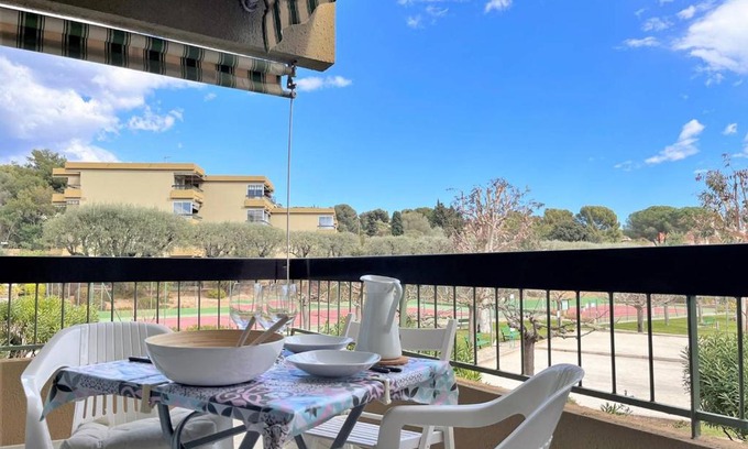 La Faviere Apartment | Cozy Studio in Bormes-les-Mimosas with Pool & Beach Access