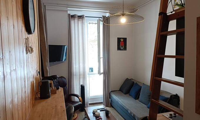 Secteur 1 Apartment | Discover Comfort in Grenoble: Child-Friendly Studio Awaits