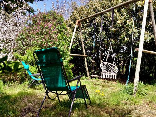 Chenereilles House | Cozy Studio Retreat Near the Lake with Family Amenities