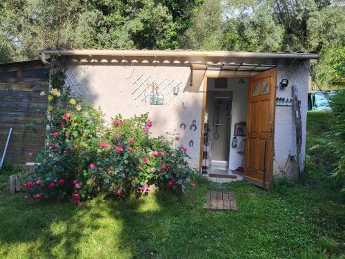 Ucciani House | Cozy Country Studio with Inviting Pool Amenities