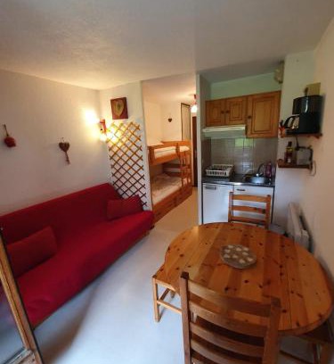 Hirmentaz Apartment | Mountain Studio Retreat: Fully Equipped & Family Friendly