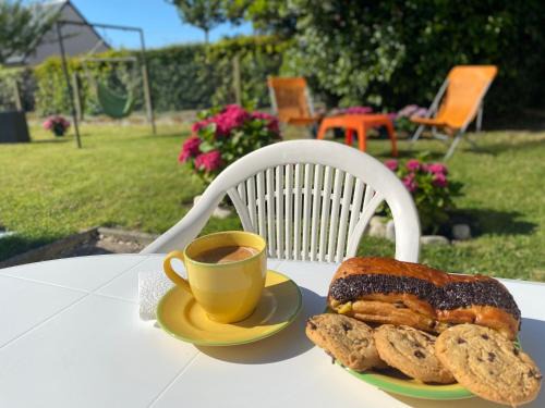 Vierville-sur-Mer House | Pet-Friendly Studio Overlooking the Beach in Vierville