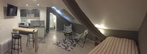Belfort Apartment | Cozy Studio on the 3rd Floor, Family-Friendly Getaway