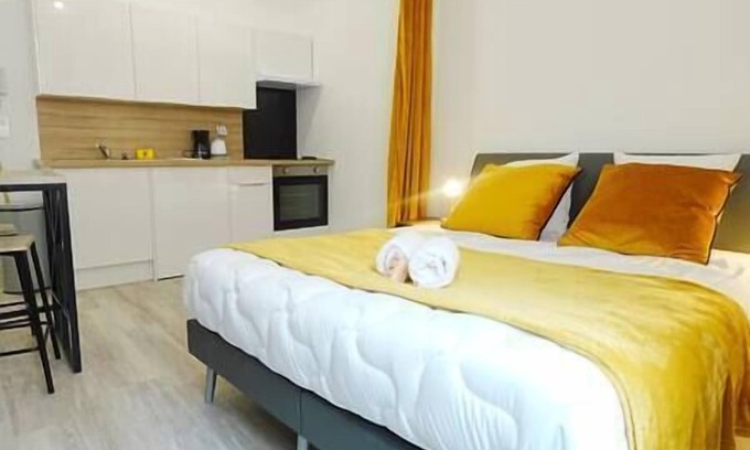Arras Apartment | Studio 1: around the belfry