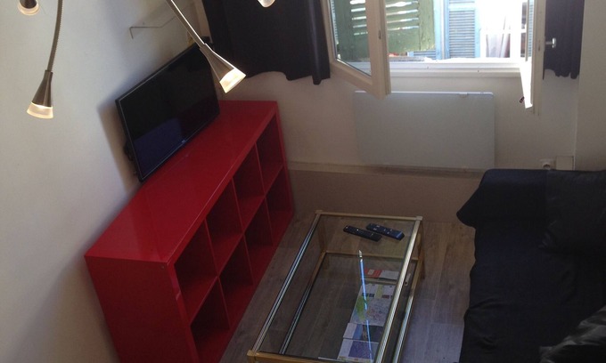 Avignon City Centre Apartment | Top-Rated Studio with Air Conditioning and Pool Access