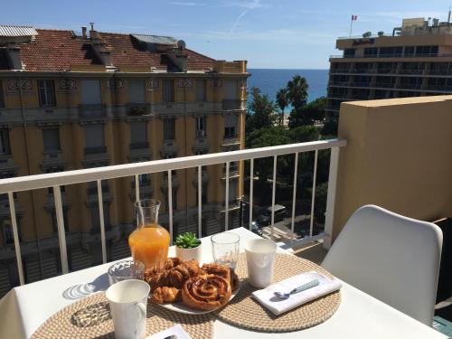 Fabron Apartment | Cozy Studio 100m from the Sea with Oceanfront Views