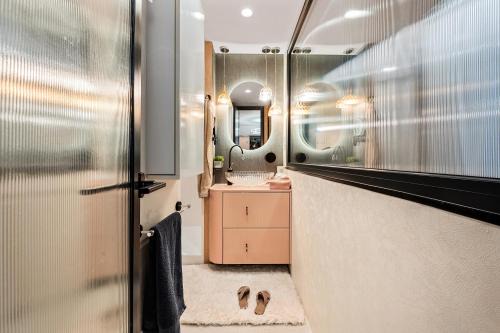 Brno Apartment | Stylish Studio 102 Brno - Guest Rated 9.9 with Breakfast