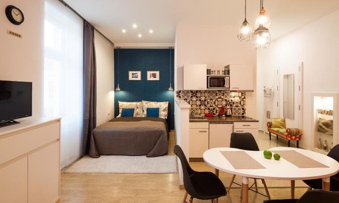 Sopron Apartment | Guest Rated Studio 16: Child-Friendly Retreat Awaits