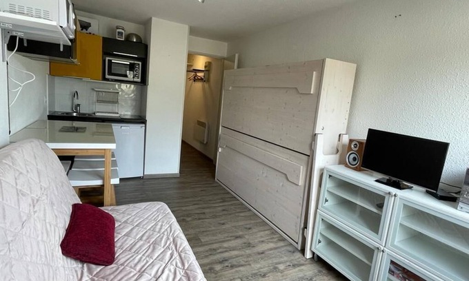 Prapoutel Apartment | Cozy Studio at the Foot of Slopes with Great Amenities