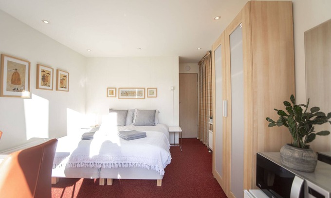 Zandvoort Apartment | Ideal Studio 19: Private Parking & Breakfast Included