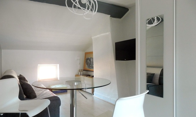Moliere - Edgard Quinet Apartment | Elevated Comfort at Studio 2 Étoiles - Guest Rated 9.8