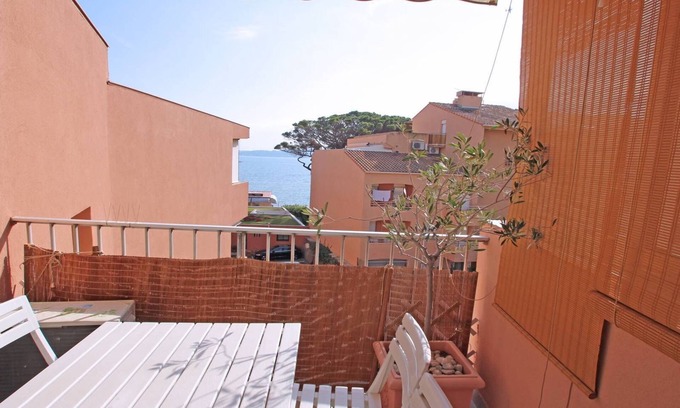 Sainte-Maxime City Centre Apartment | Cozy Studio with Sea View & WiFi in Sainte-Maxime