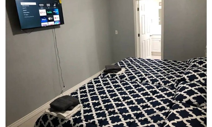 Sunrise Manor Apartment | Studio 2 Bd Close to Nellis AFB 18 Min to Strip...