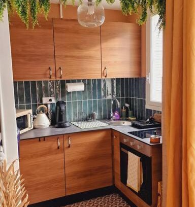 Chalon-sur-Saone Apartment | Retro-Inspired Studio for 2 with Child-Friendly Amenities