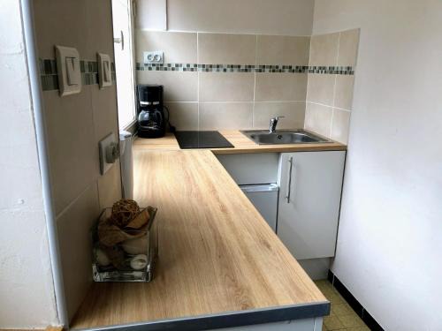 Ville Haute Apartment | Charming Studio for 2 in the Old Town with Free Parking