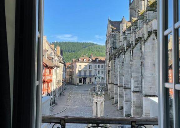 Autun Apartment | Cozy Studio & Apartment Near Cathedral - Rated 9.2 by Guests