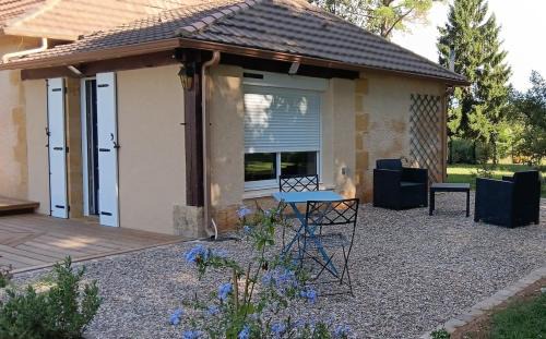 Saint-Avit-Senieur Apartment | Studio 2 personnes piscine et tranquilité