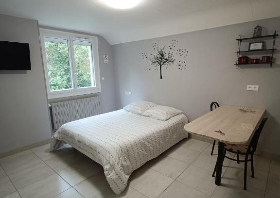 Questembert Apartment | Cozy Studio for Two Near Countryside and Beaches