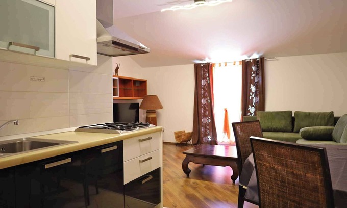 Katoro Apartment | Cozy Beachside Apartment with Ocean Views and Spa Access