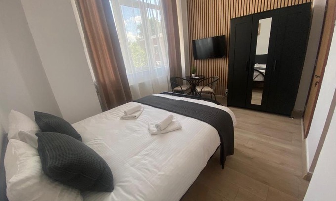 Mogosoaia Apartment | Cozy Garsoniera with Kitchen, Balcony & Top Guest Rating