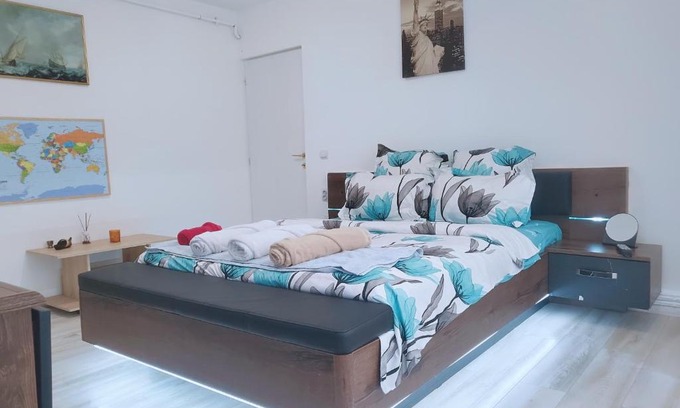 Craiova Apartment | Budget-Friendly Studio 28 with Hot Tub & Self Check-In