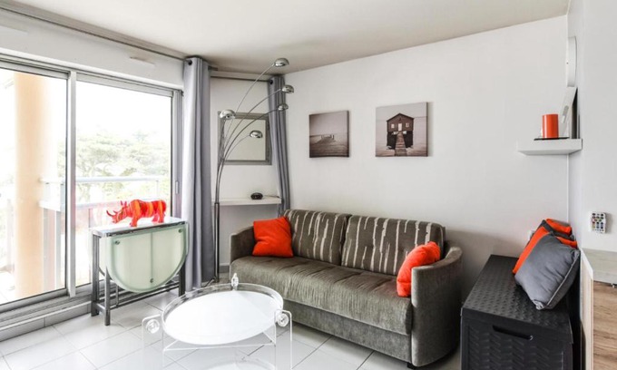 Pornichet Apartment | Cozy Studio for 4 Near the Beach - Pet & Child Friendly