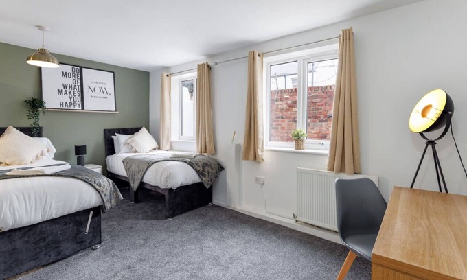 Middlesbrough Apartment | Cozy Studio 3 in City Centre with Free WiFi & Smart TV