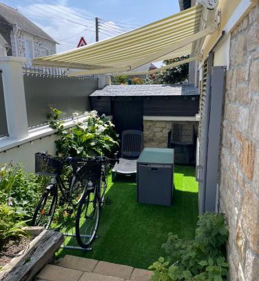Parame Bed & Breakfast | Cozy Studio 3 Min from Beach with Terrace and Bikes