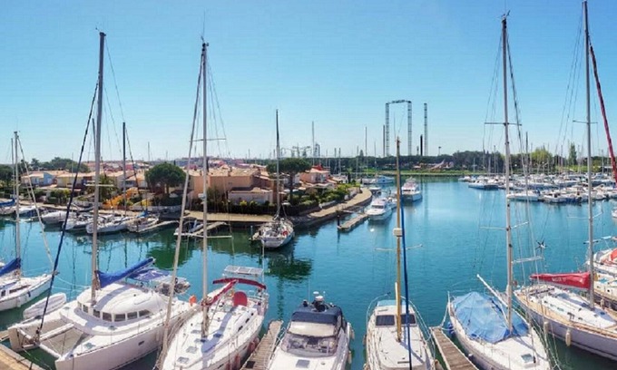 Cap d'Agde Apartment | Pet-Friendly Studio with Hot Tub & Port Views – Guest Rated 10/10