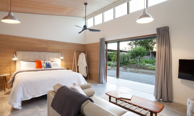 Hillvue House | Exceptional Studio 367: Enjoy Breakfast and Kitchen Amenities