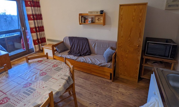 Premanon Apartment | Ideal Studio for 4/5 Guests in Prémanon Center