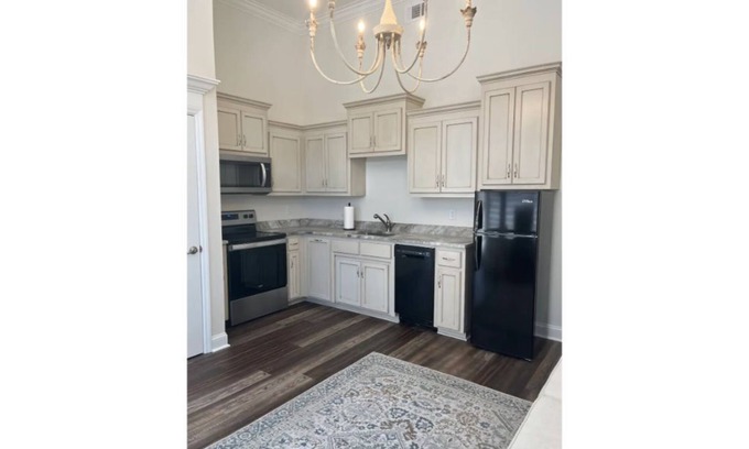 Tifton Apartment | Guest Rated 10/10: Studio #4 with Kitchen & Pet-Friendly Perks