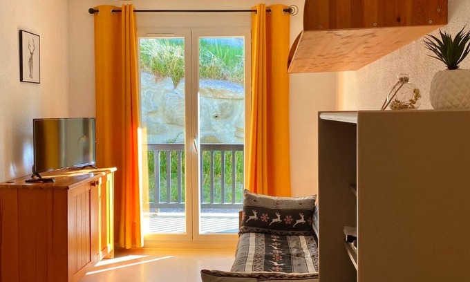 Font-Romeu-Odeillo-Via Apartment | Comfortable Studio for 4 with Pool and Breakfast Included